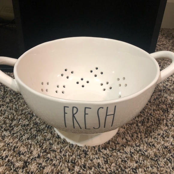 NWT Rae Dunn Fresh Colander - Picture 1 of 1